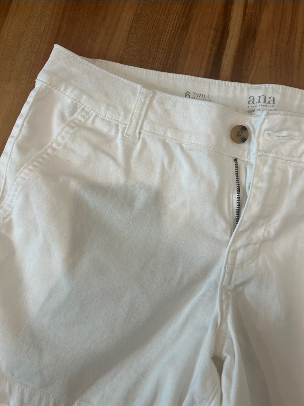a.n.a White Women's Cotton Chino Shorts - Picture 3 of 5
